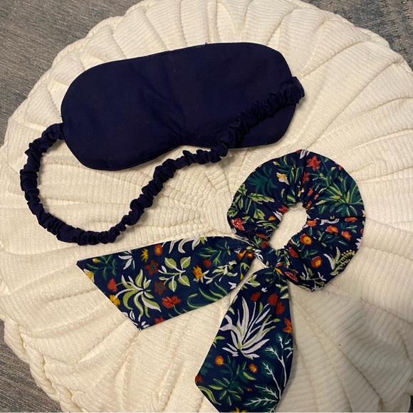 Printfresh Unicorn Garden Sleep Mask and Scrunchie Set - Picture 7 of 12